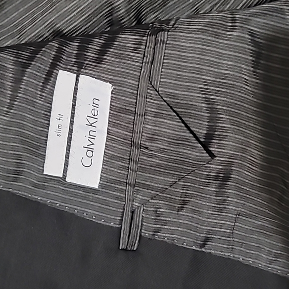 Like new men's suit jacket 42 short black by Calvin Klein slim fit Canada made - Picture 13 of 13